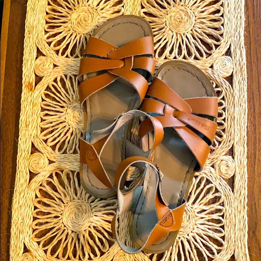 Women’s tan salt water sandals